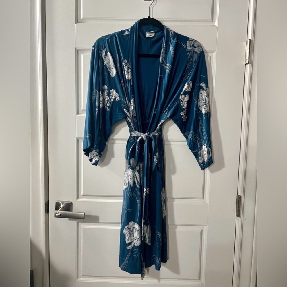 Soma Cool Nights Floral kimono style Robe Size S/M Excellent Condition